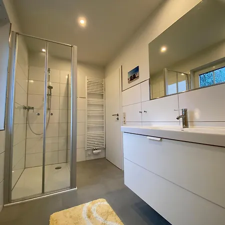 Wohlfuehl-ferienhaus-mit-grossem-garten